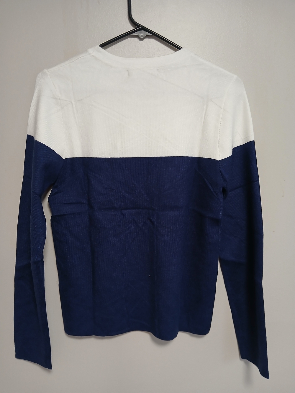 Zesica Women’s White and Navy Colorblock Crewneck Sweater - Picture 3 of 3